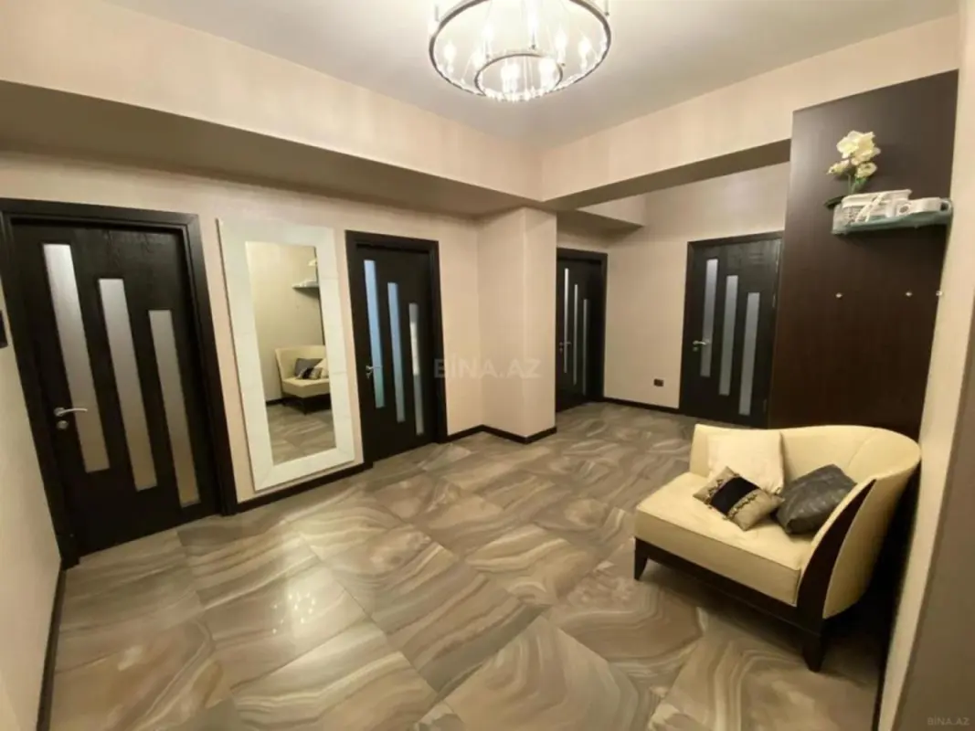 Satılır 3 otaqlı mənzil 147 m²