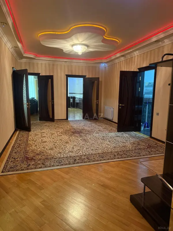 Kirayə verilir 4 otaqlı mənzil 200 m²