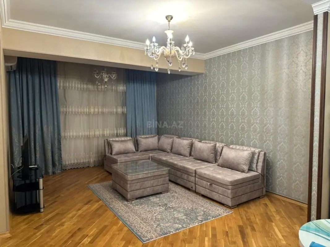 Kirayə verilir 2 otaqlı mənzil 82 m²