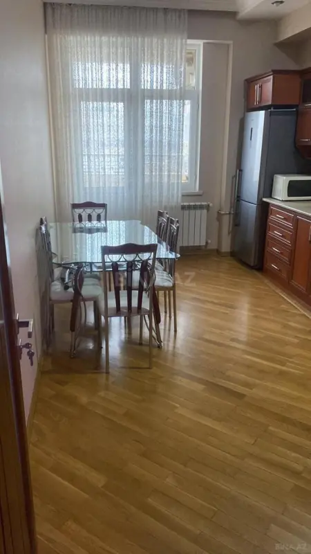 Kirayə verilir 2 otaqlı mənzil 105 m²