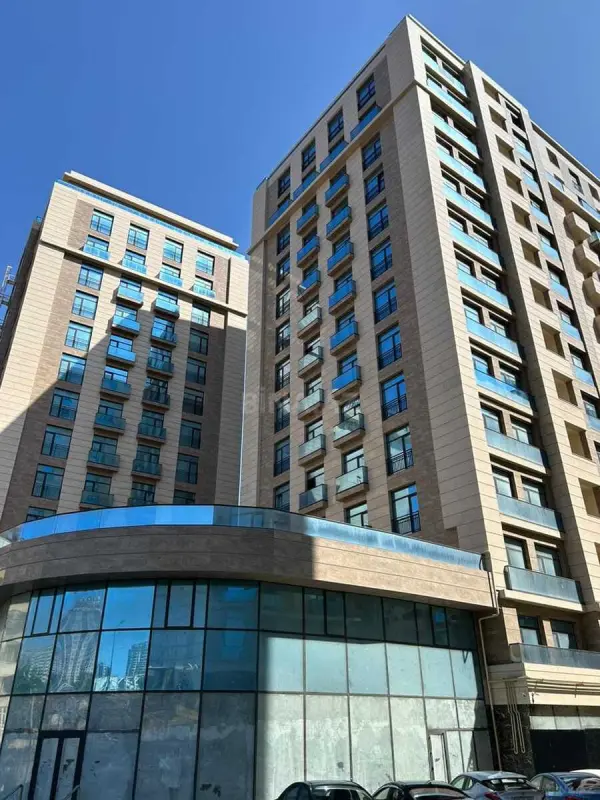 Satılır 2 otaqlı mənzil 104 m²