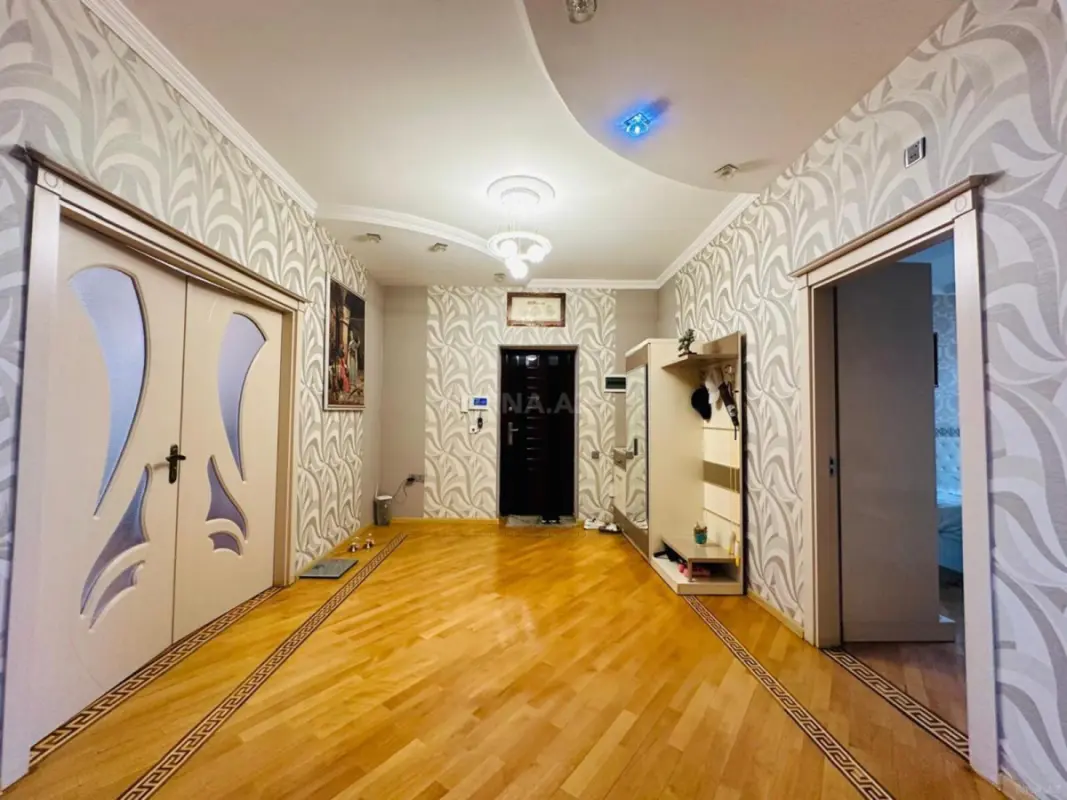 Satılır 3 otaqlı mənzil 120 m²
