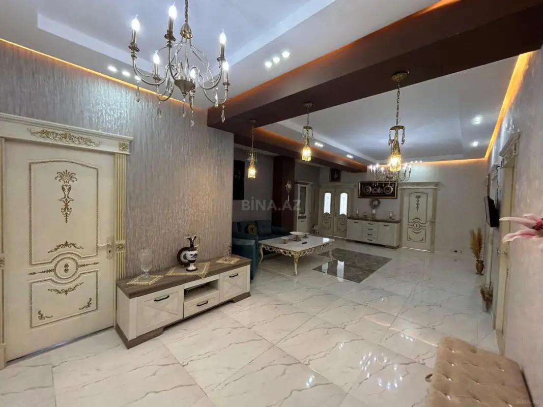 Satılır 4 otaqlı mənzil 226 m²
