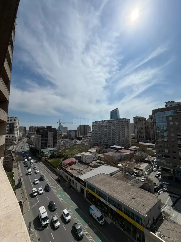 Satılır 3 otaqlı mənzil 177 m²