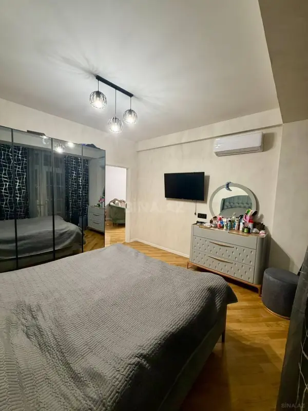 Satılır 4 otaqlı mənzil 185 m²
