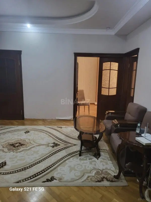 Kirayə verilir 3 otaqlı mənzil 140 m²