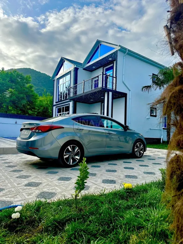 Satılır 5 otaqlı həyət evi 180 m²