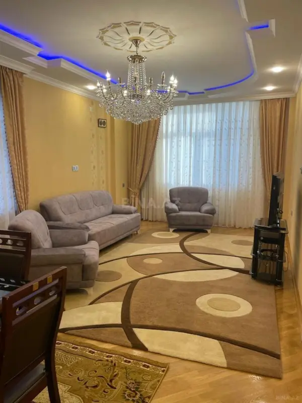 Kirayə verilir 3 otaqlı mənzil 135 m²