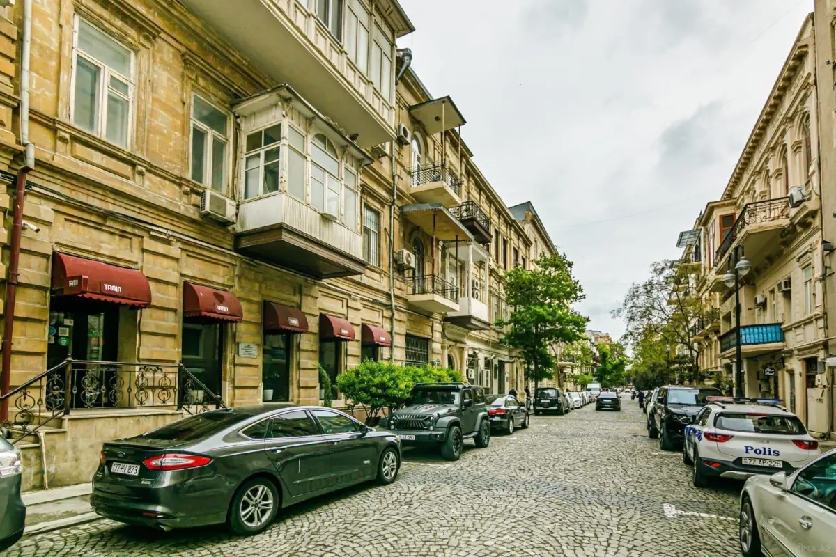 Satılır 2 otaqlı mənzil 92 m²
