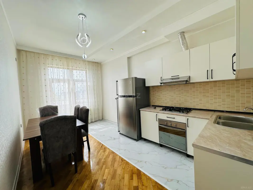 Kirayə verilir 2 otaqlı mənzil 90 m²