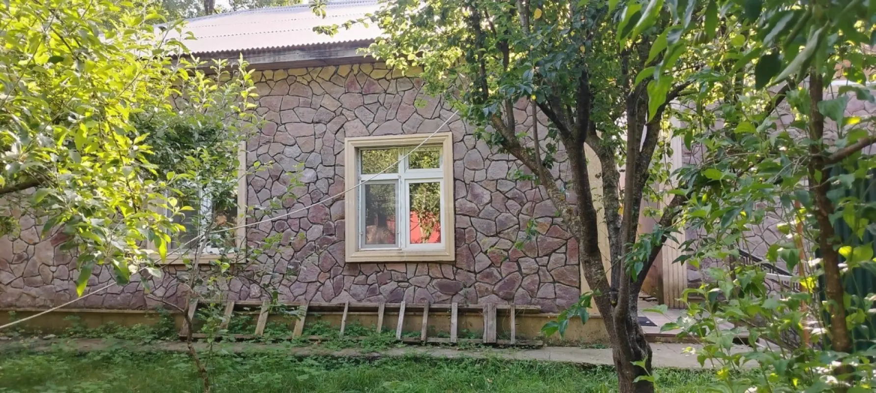 Satılır 6 otaqlı həyət evi 240 m²