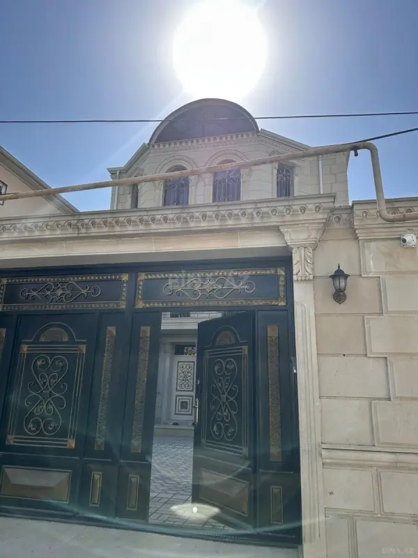 Satılır 6 otaqlı həyət evi 285 m²