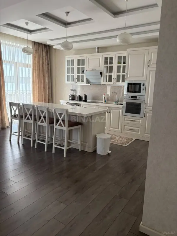 Kirayə verilir 3 otaqlı mənzil 133 m²