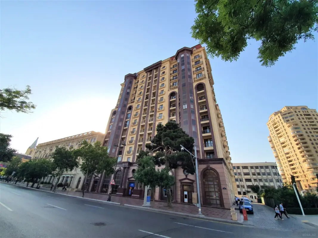 Kirayə verilir 4 otaqlı mənzil 210 m²