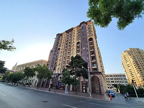 Kirayə verilir 4 otaqlı mənzil 210 m² — Bakı 4 otaq 210.00 m²