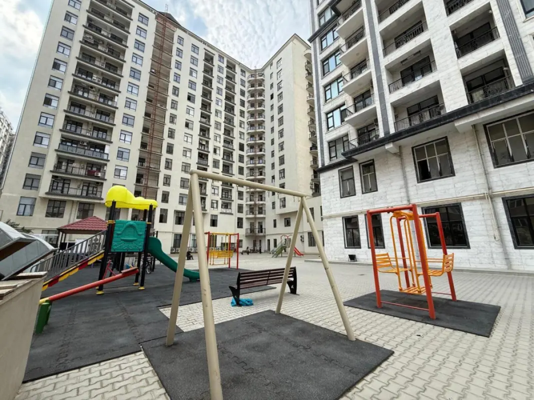 Kirayə verilir 3 otaqlı mənzil 135 m²
