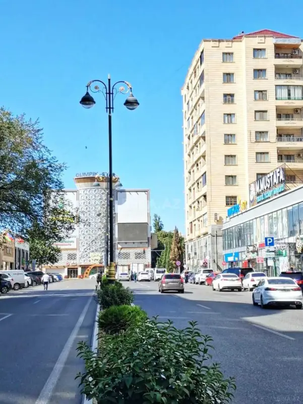 Satılır 4 otaqlı mənzil 168 m²