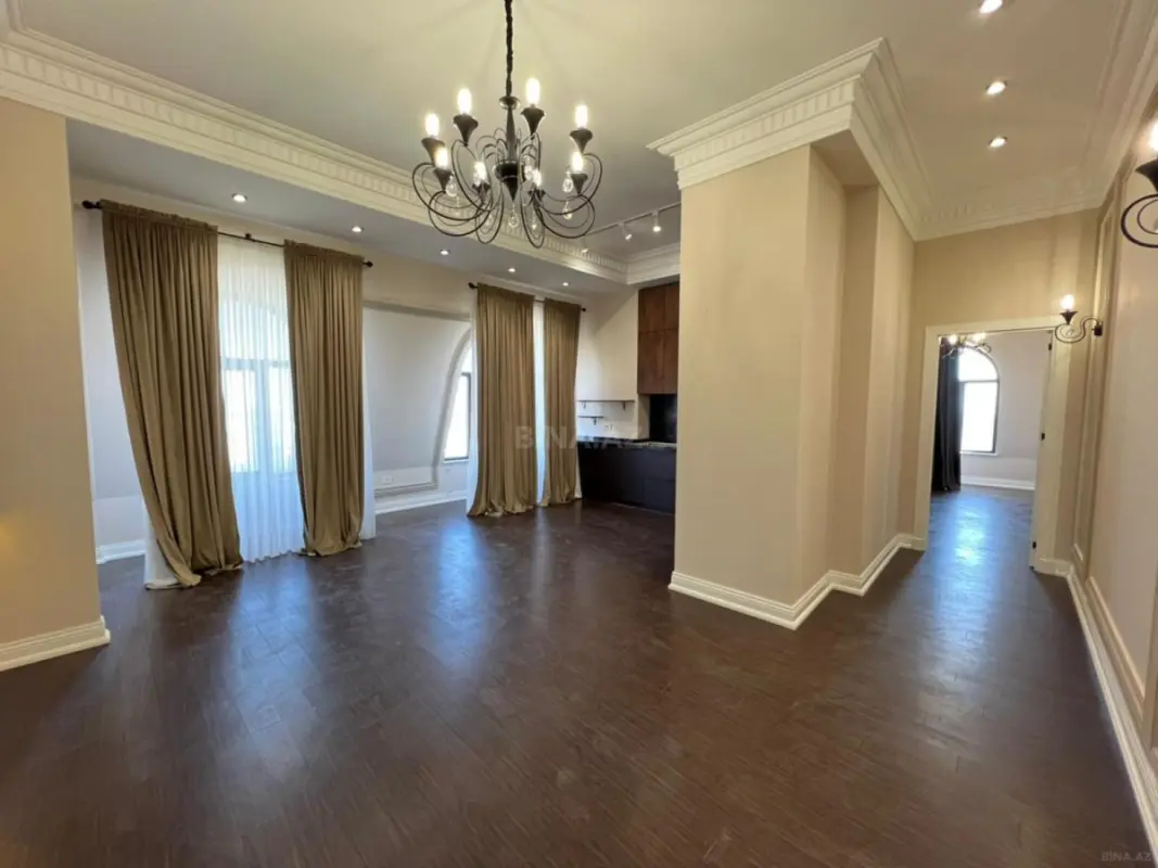 Satılır 2 otaqlı mənzil 93 m²
