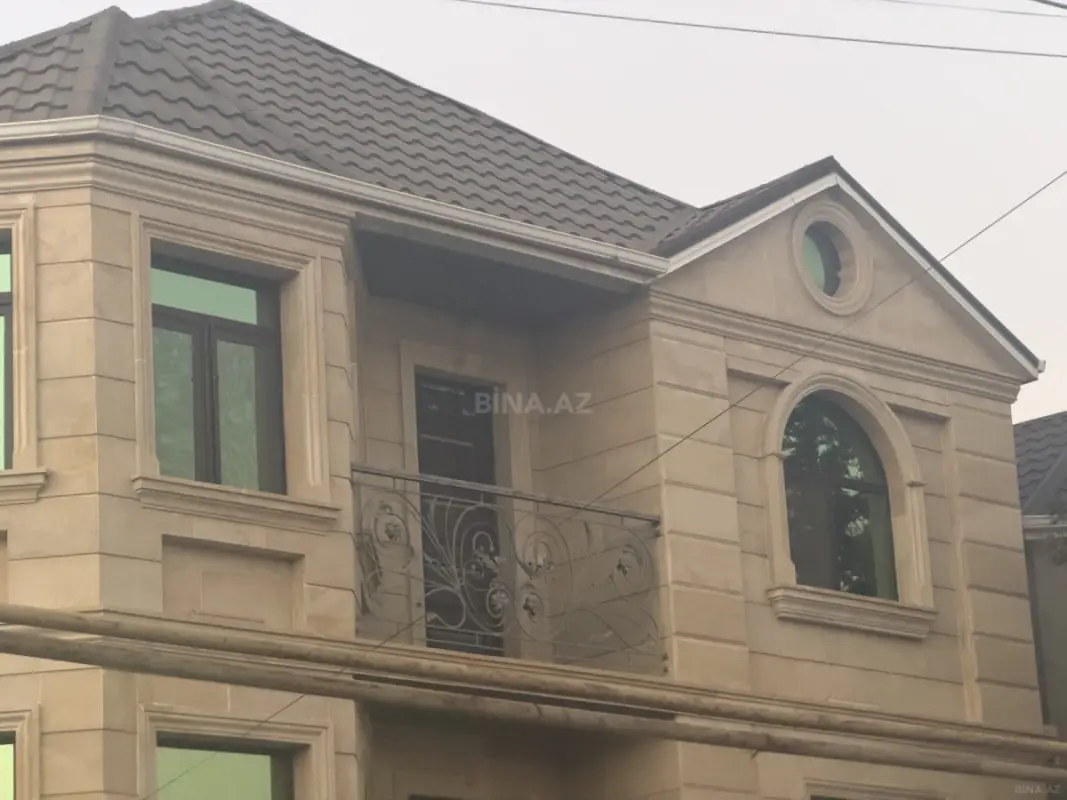 Satılır 5 otaqlı həyət evi 369 m²
