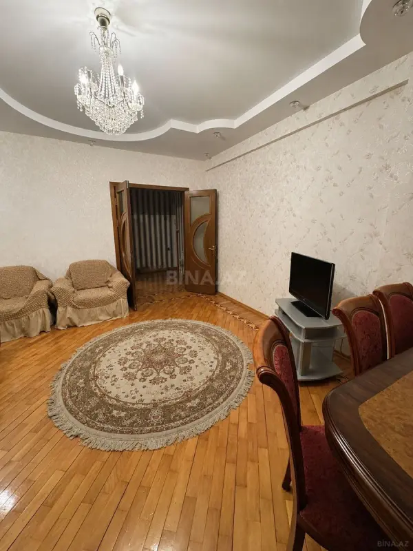 Kirayə verilir 2 otaqlı mənzil 102 m²