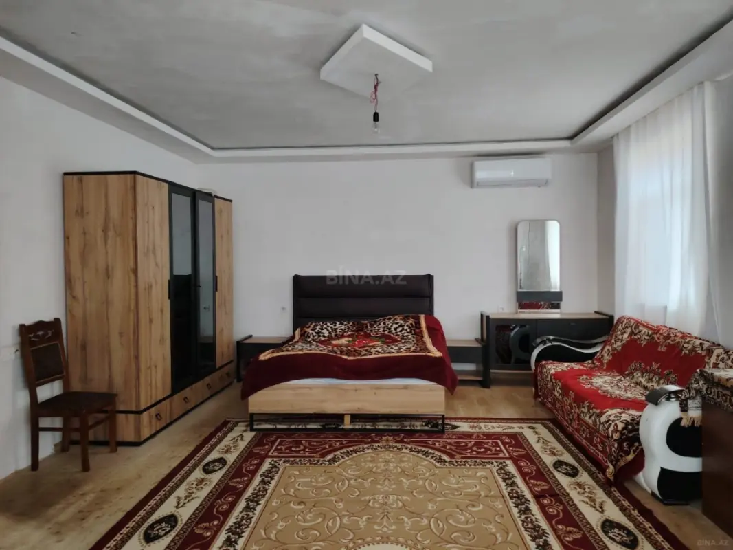 Satılır 6 otaqlı həyət evi 200 m²