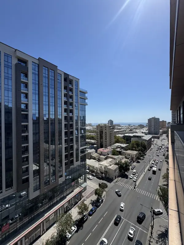 Satılır 3 otaqlı mənzil 133 m²