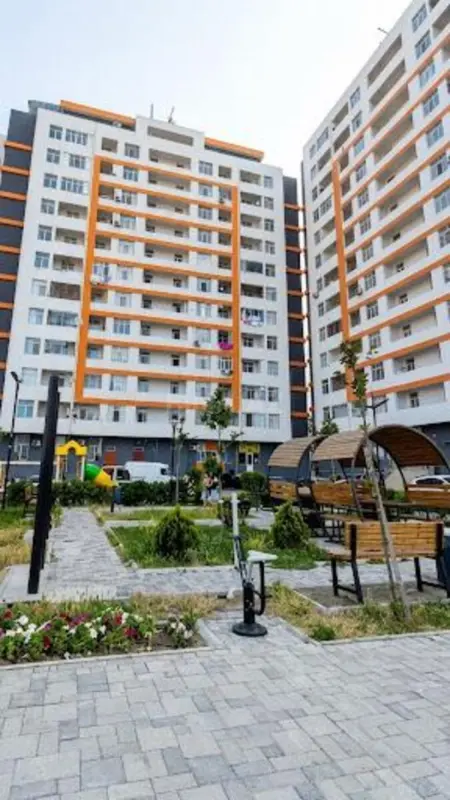 Satılır 2 otaqlı mənzil 82 m²