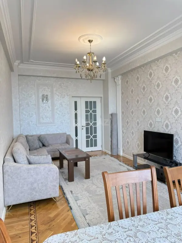 Kirayə verilir 2 otaqlı mənzil 73 m²