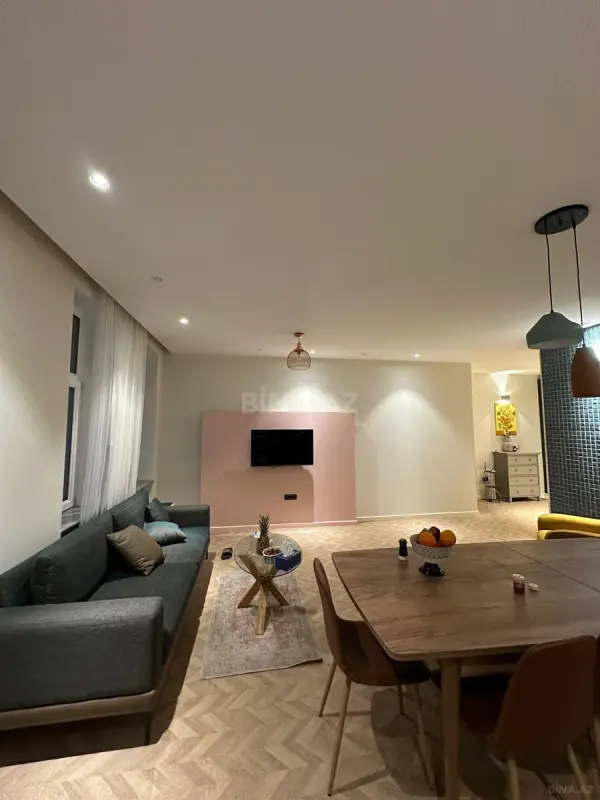 Kirayə verilir 2 otaqlı mənzil 95 m²
