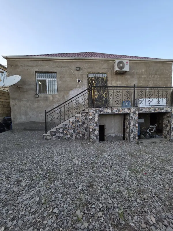 Satılır 5 otaqlı həyət evi 100 m²