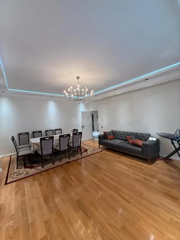 Kirayə verilir 3 otaqlı mənzil 140 m²
