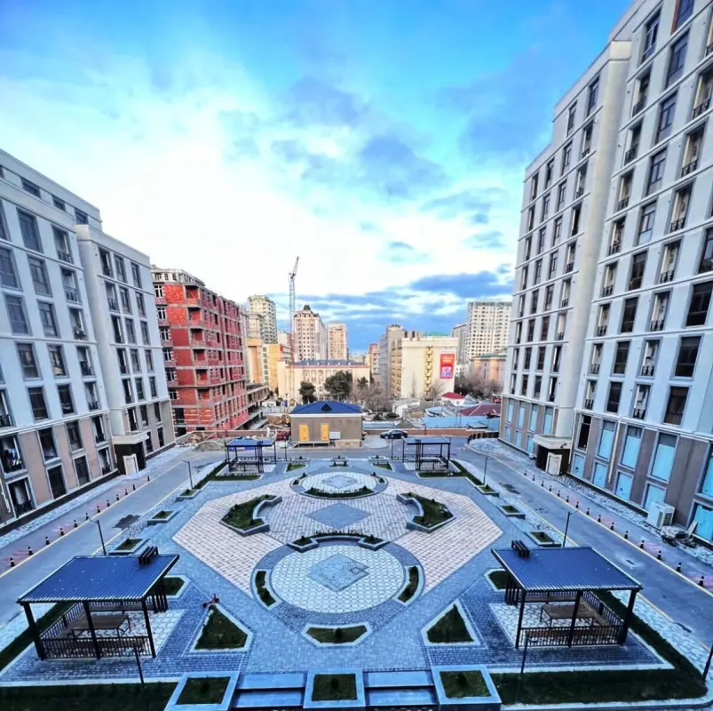 Satılır 4 otaqlı mənzil 143 m²