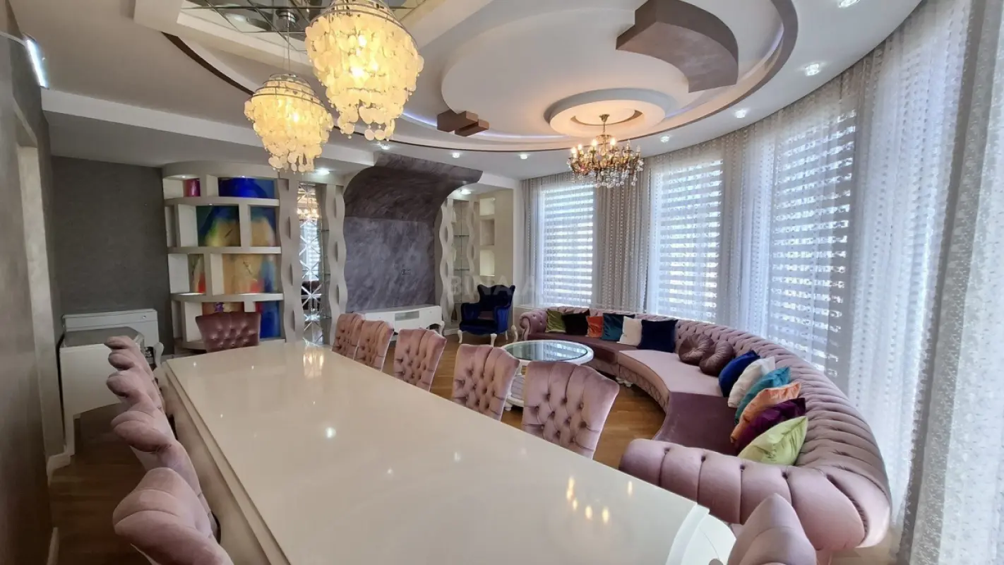 Satılır 4 otaqlı mənzil 185 m²