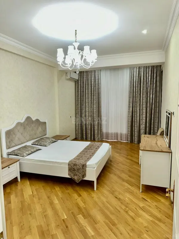 Kirayə verilir 3 otaqlı mənzil 121 m²