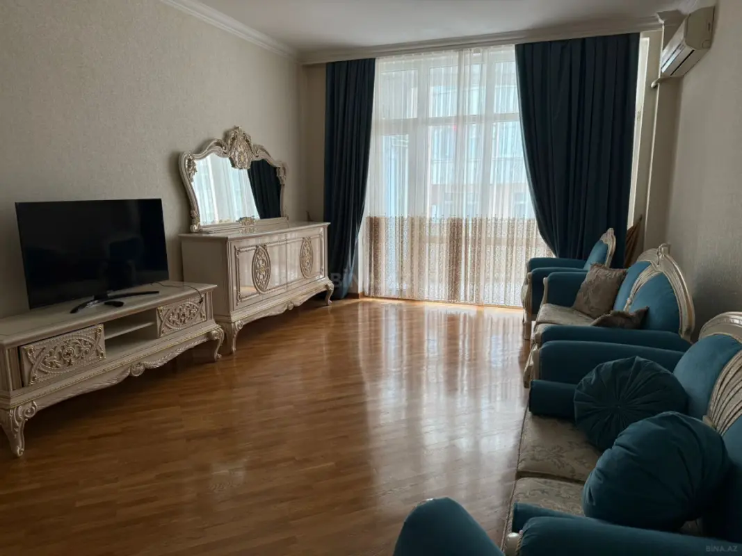 Kirayə verilir 3 otaqlı mənzil 150 m²