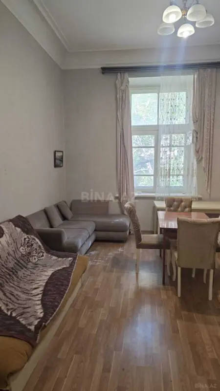 Kirayə verilir 2 otaqlı mənzil 100 m²