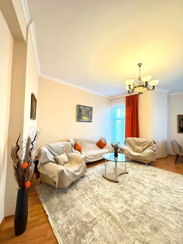Kirayə verilir 2 otaqlı mənzil 97 m²