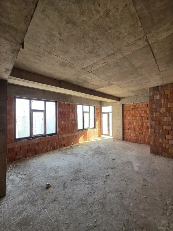 Satılır 4 otaqlı mənzil 126 m²