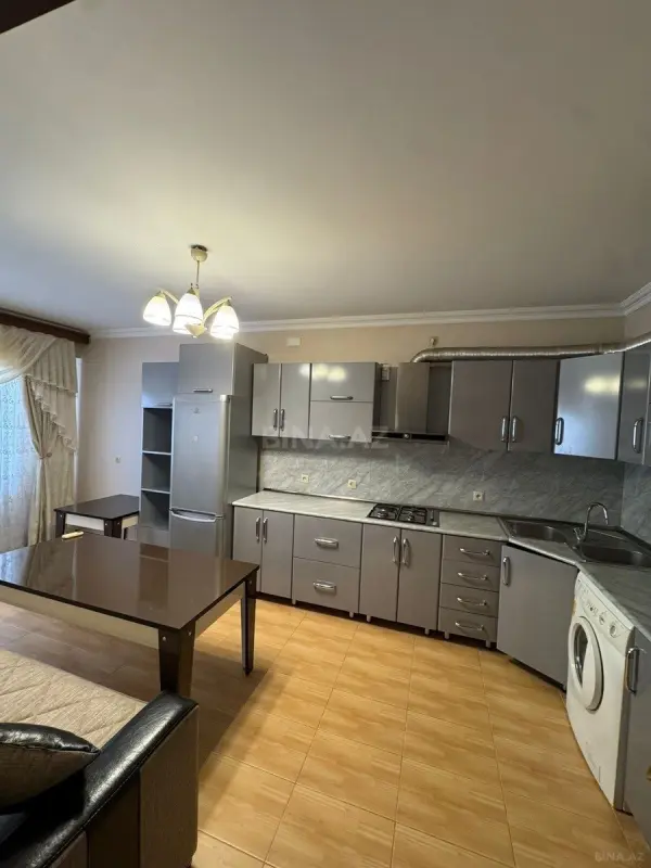 Kirayə verilir 2 otaqlı mənzil 85 m²