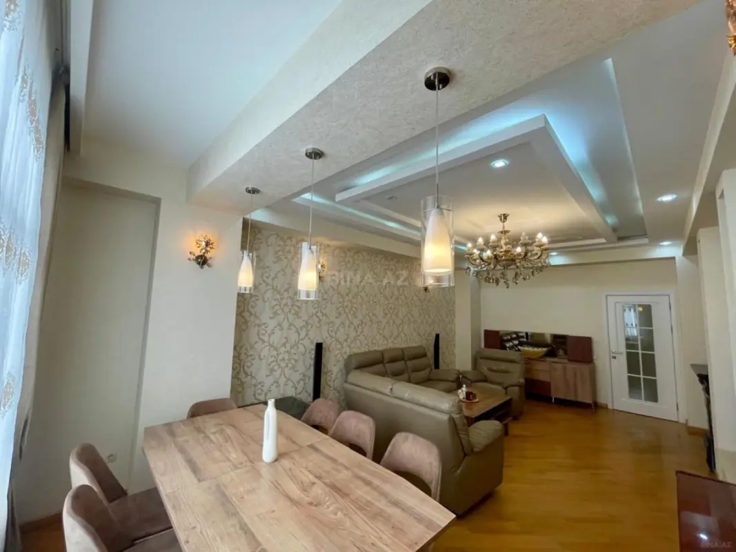 Satılır 3 otaqlı mənzil 133 m²