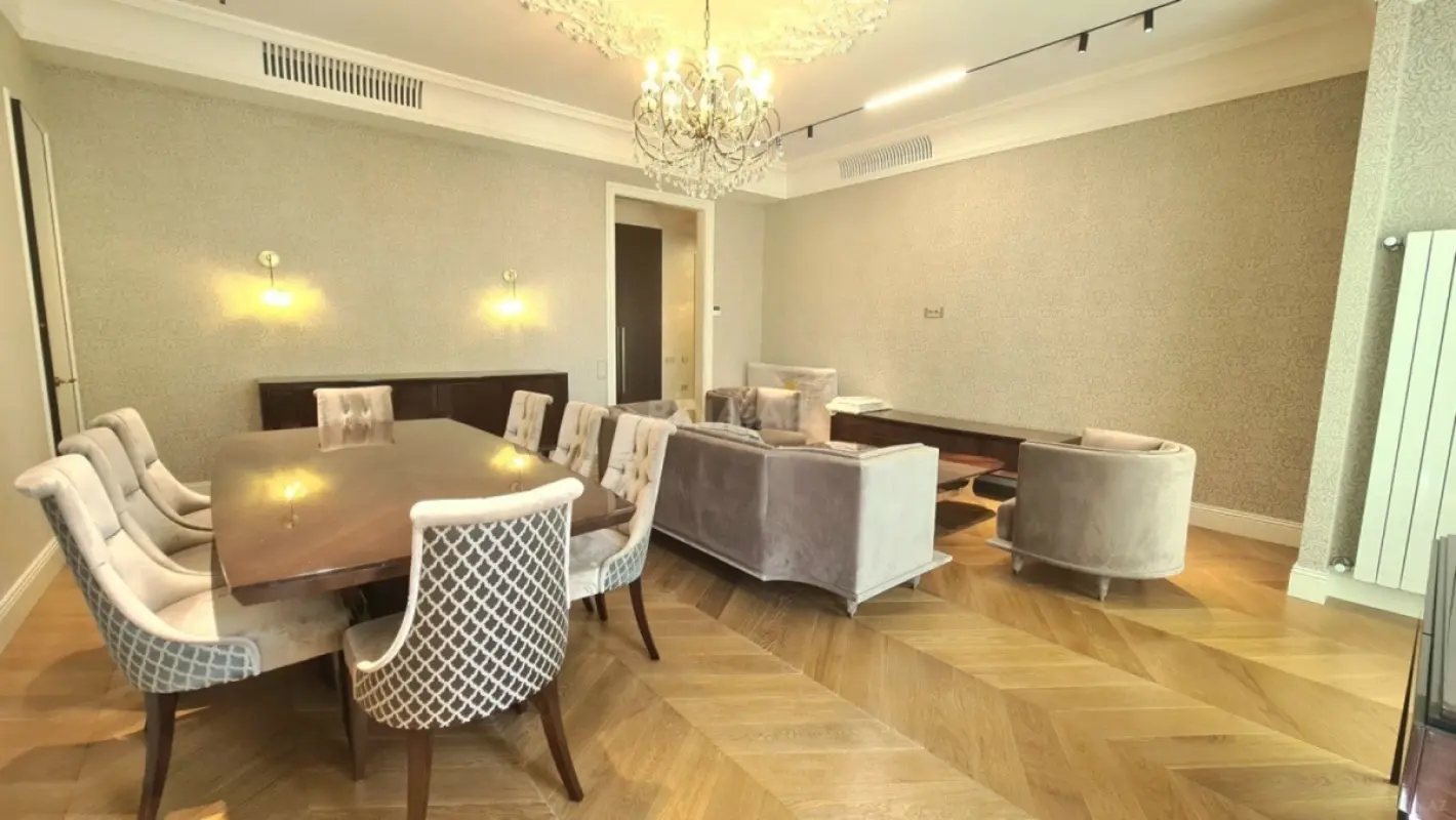 Kirayə verilir 4 otaqlı mənzil 180 m²