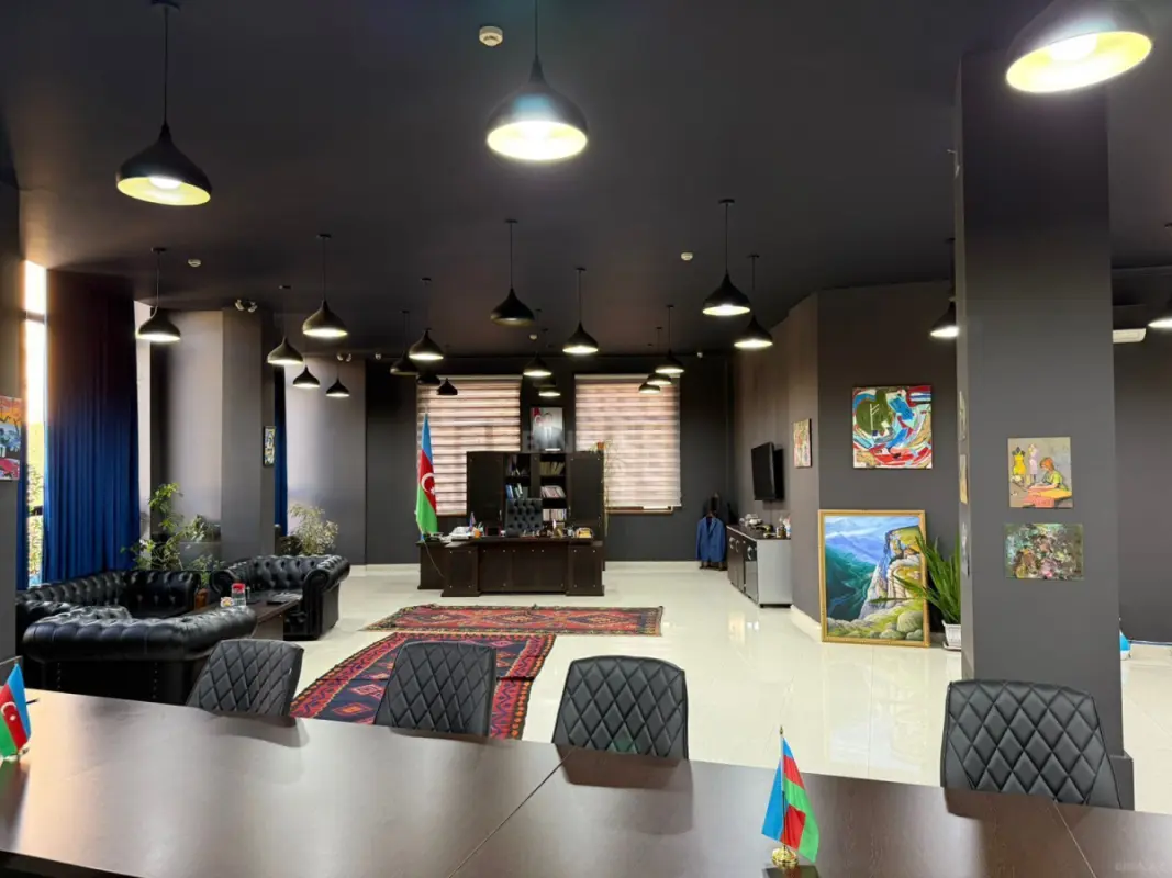 Satılır 4 otaqlı ofis 550 m²