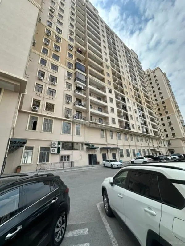 Satılır 3 otaqlı mənzil 137 m²