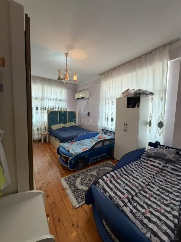 Kirayə verilir 2 otaqlı mənzil 105 m²