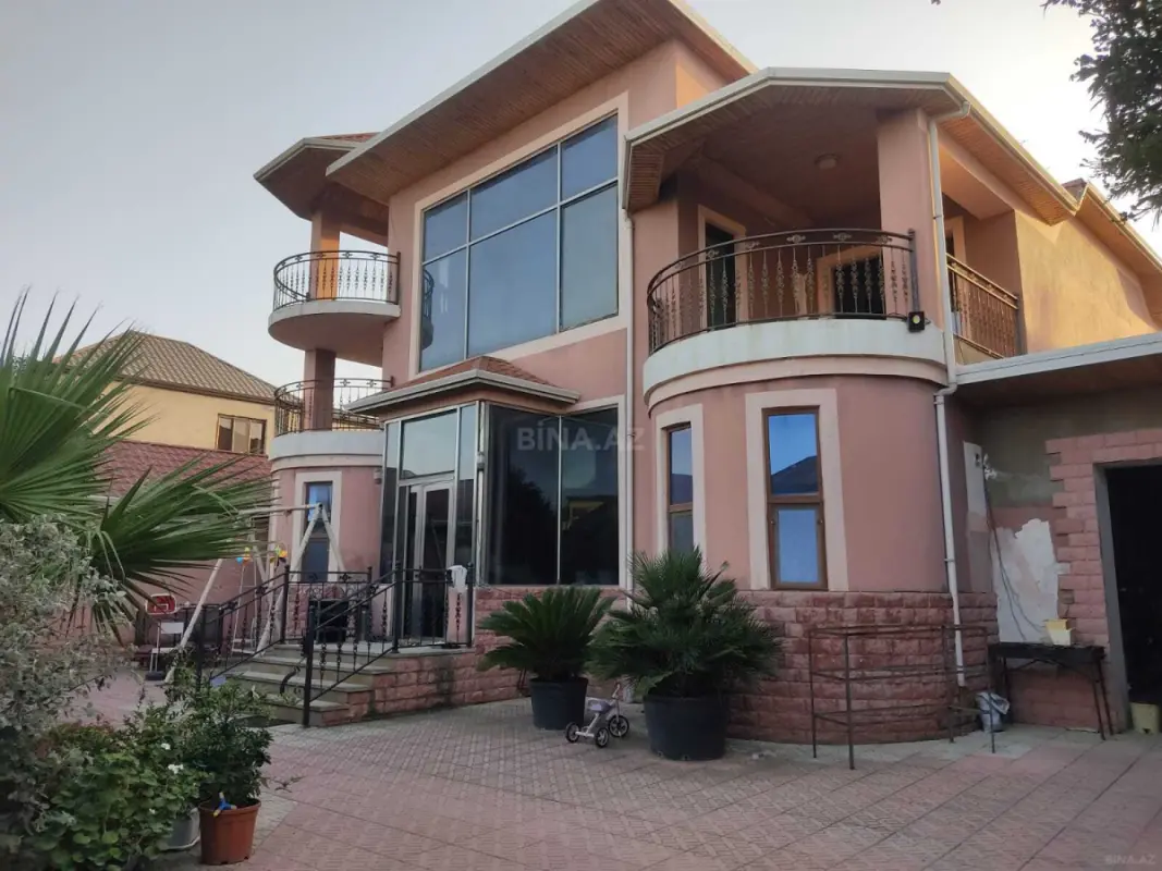 Satılır 6 otaqlı həyət evi 264 m²