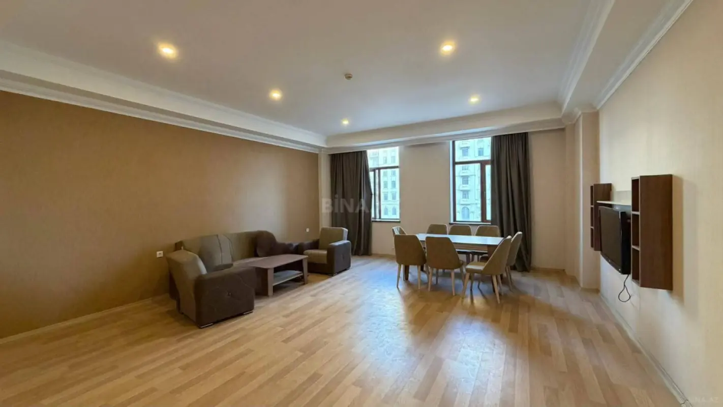 Kirayə verilir 2 otaqlı mənzil 121 m²