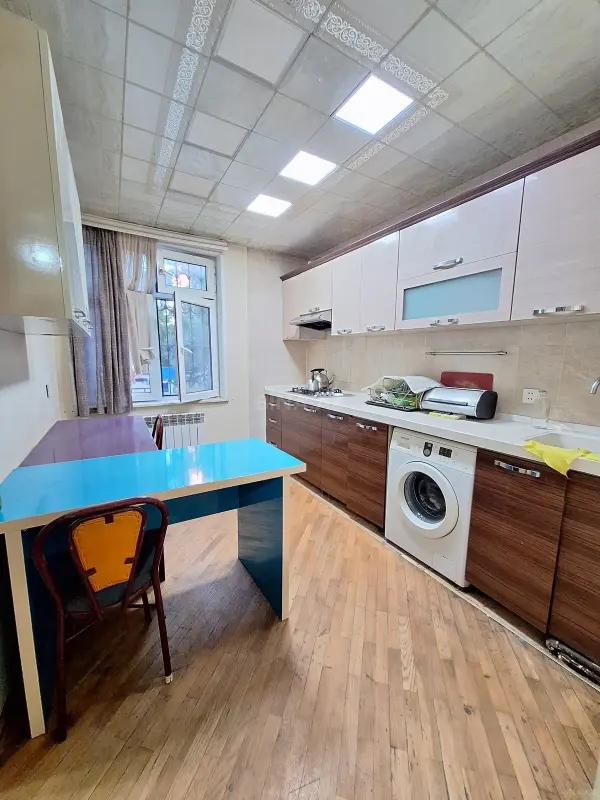 Kirayə verilir 4 otaqlı mənzil 130 m²