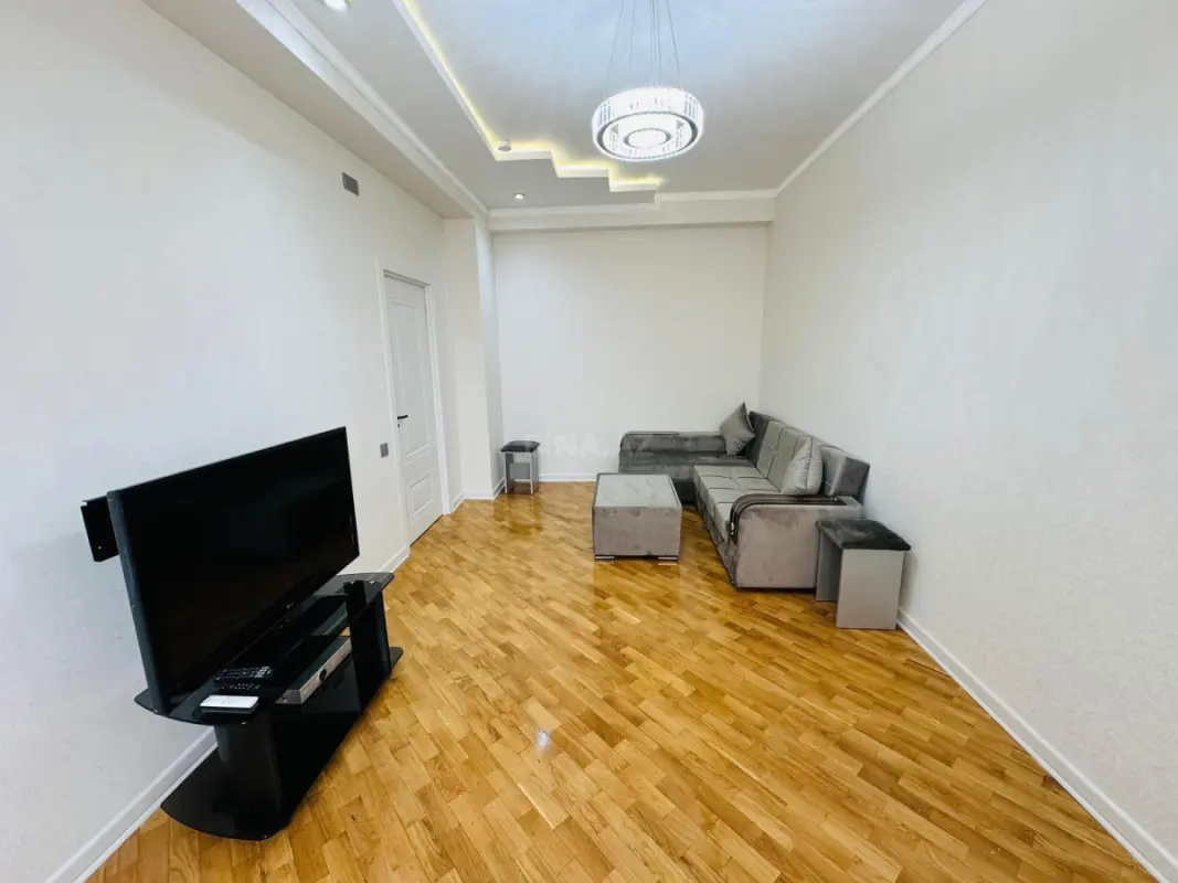 Kirayə verilir 2 otaqlı mənzil 75 m²