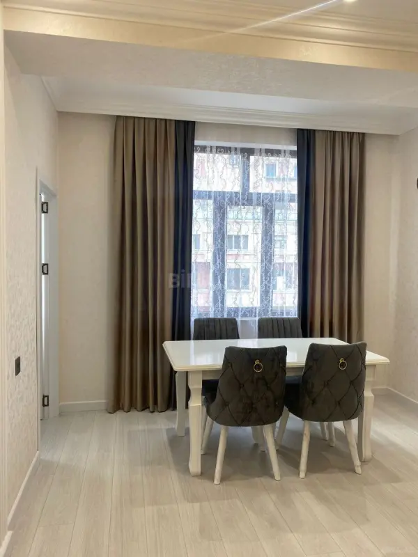 Kirayə verilir 2 otaqlı mənzil 75 m²