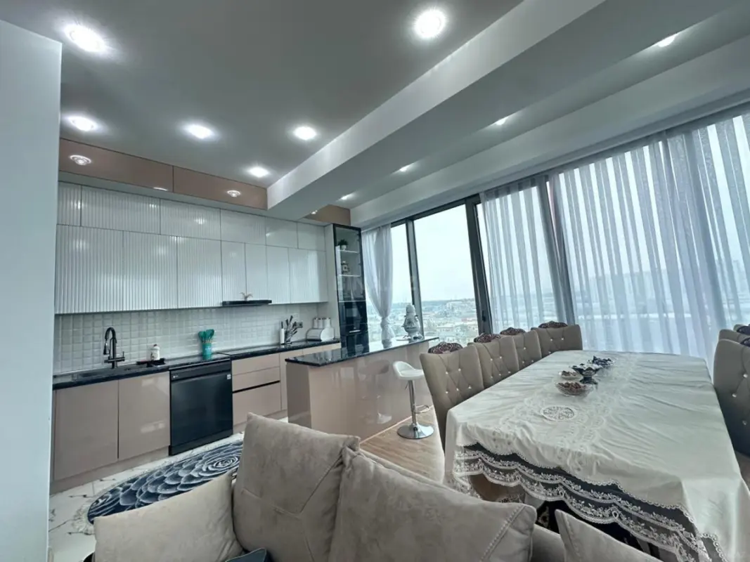 Kirayə verilir 4 otaqlı mənzil 160 m²